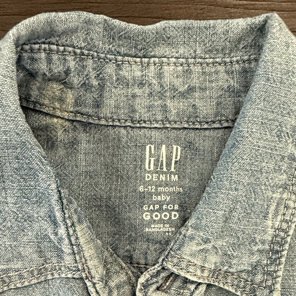 GAP Baby Light Blue chambray button down - Picture 2 of 5
